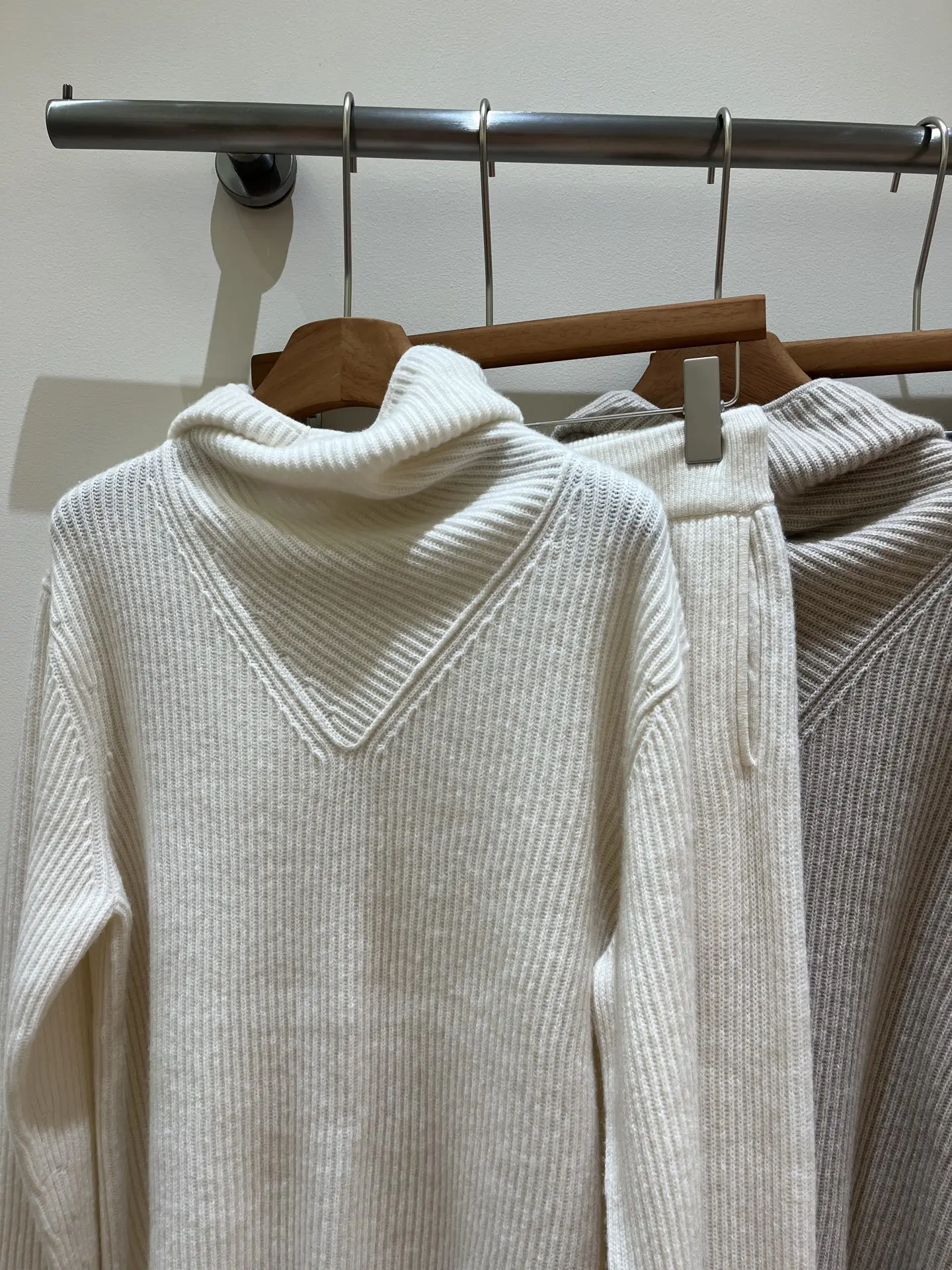 New Autumn/Winter High-Quality Fashionable Casual Hooded Cashmere Suit for Women, 2026