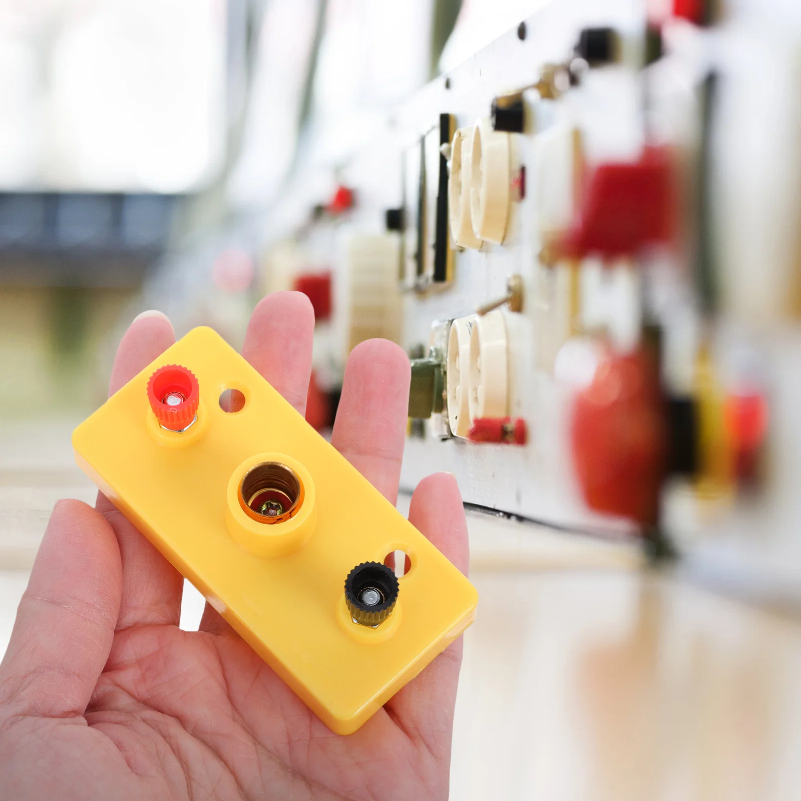 

2Pcs Mini Screw Bulb Socket Plastic Lamp Holders for Stem Physics Experiments Electrical Circuit Learning Stem