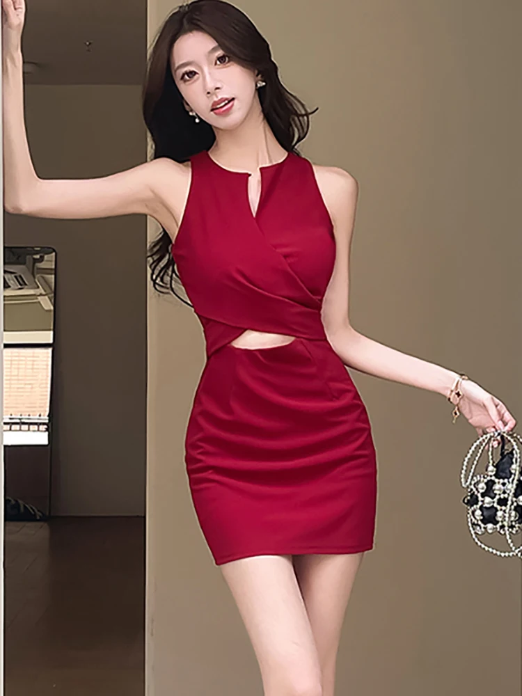 여름 레드 Pleated Bodycon Hollow Out 미니 드레스 여성 Sleevelees 세련된 캐주얼 홀리데이 드레스 2025 한국어 패션 우아한 Vestidos