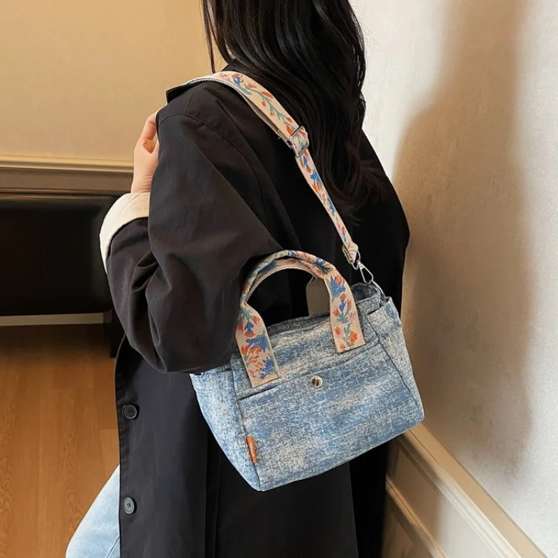 

Famous Designer Leather Women's Crossbody Bag Luxury Brand Elegant Popular Classic Minimalist Daily Vintage Commuter Bag​