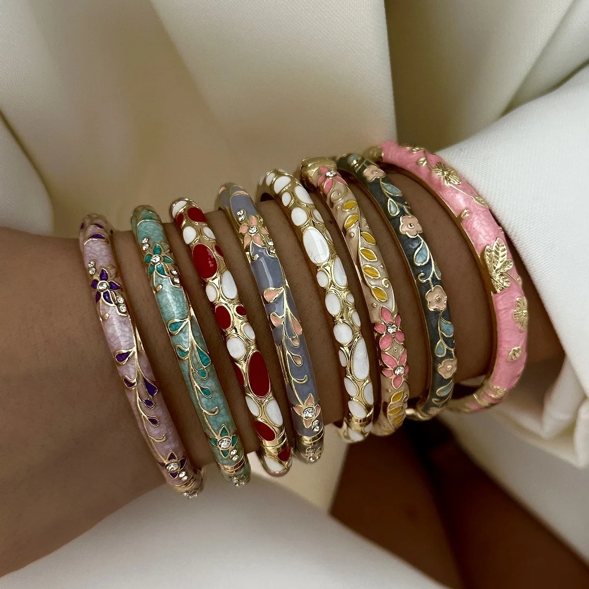 Mehrfarbige, mit tropfendem Öl bedruckte Blumen-Manschettenarmbänder für Damen und Herren, Vintage Boho Blatt Unregelmäßige Ovale Geometrische Armreifen Schmuck – Detail 24