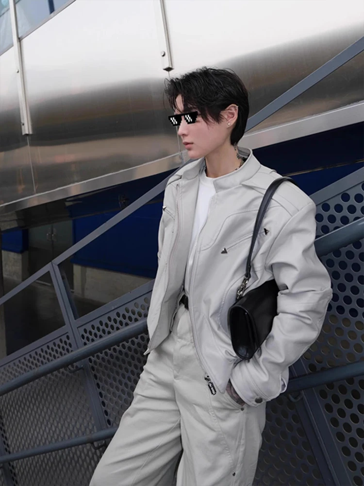 

Мужская кожаная куртка-косуха с металлическими декорациями, свободного кроя, молодежная, однотонная, весна-осень