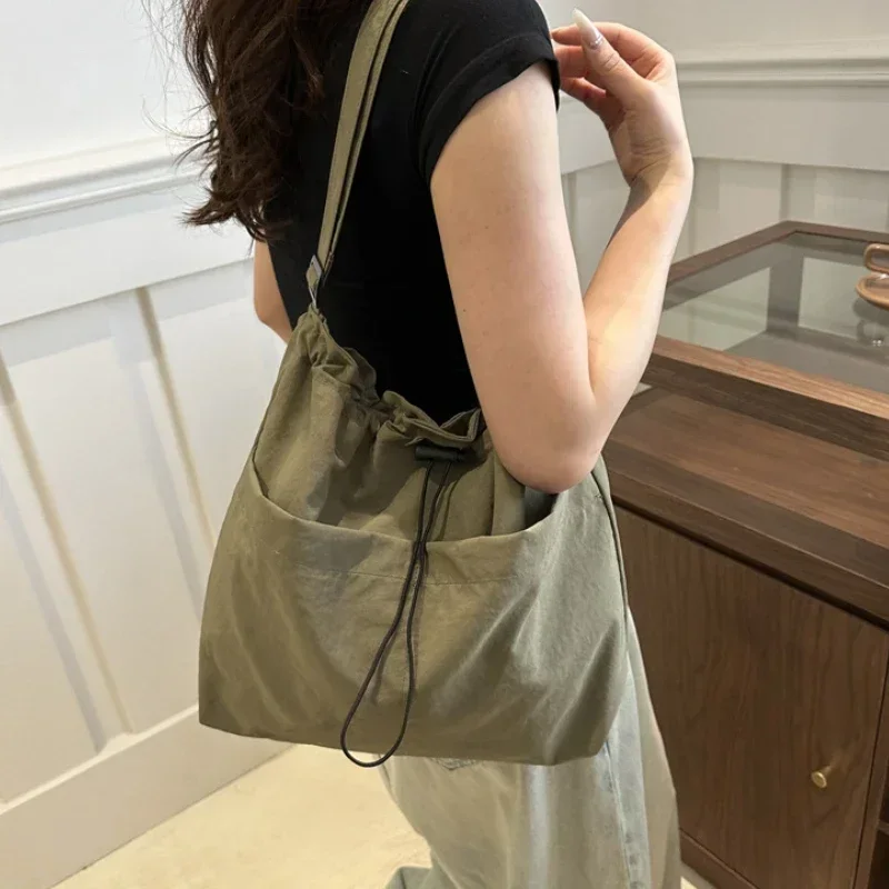 

New Large Capacity Versatile Shoulder Bag for Women's Summer Popular Lightweight Shoulder Crossbody Bag Minimalist Tote Handbag