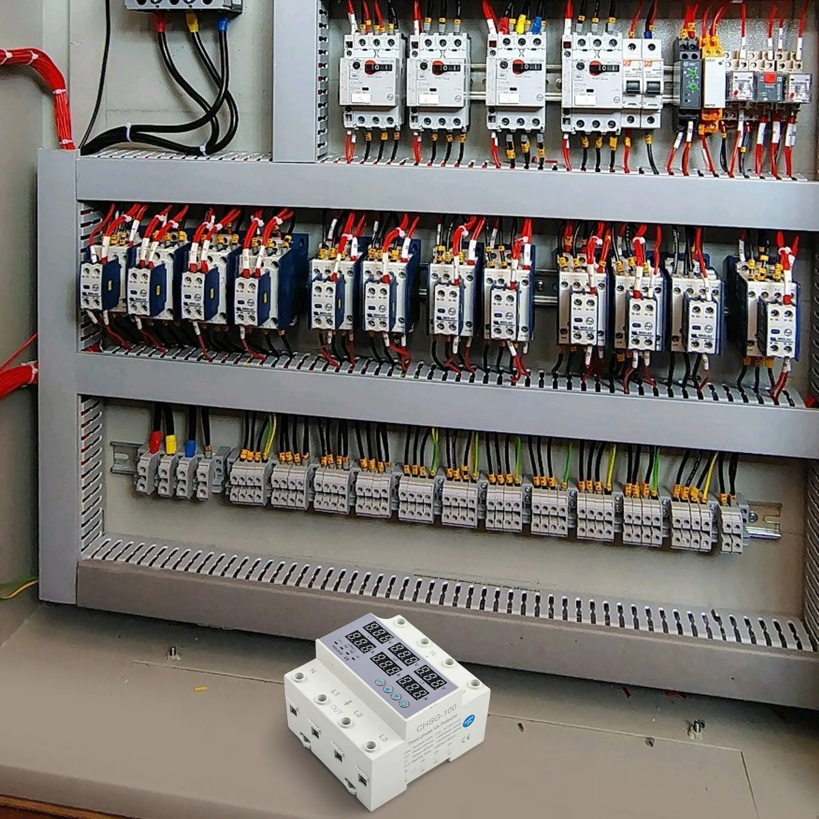 Interruttore automatico limitatore di tensione regolabile limitatore di corrente di sicurezza elettrica 91mm * 50mm * 90mm Design compatto per il controllo della tensione