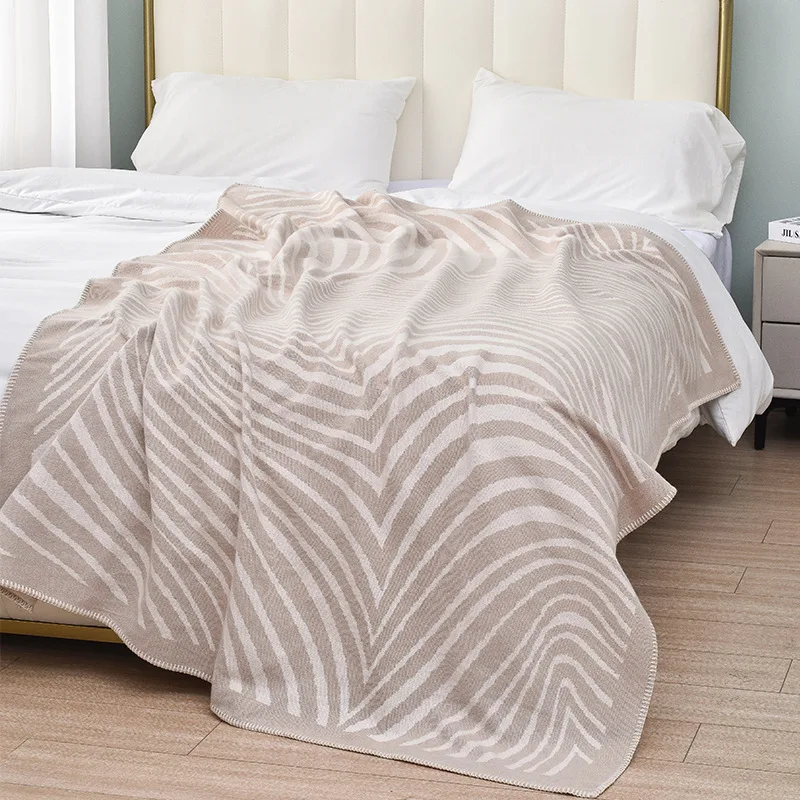 

Light Luxury Plaid Thin Fleece Blanket - Home Sofa Camping Air Conditioner Nap Shawl Adult Coverlet