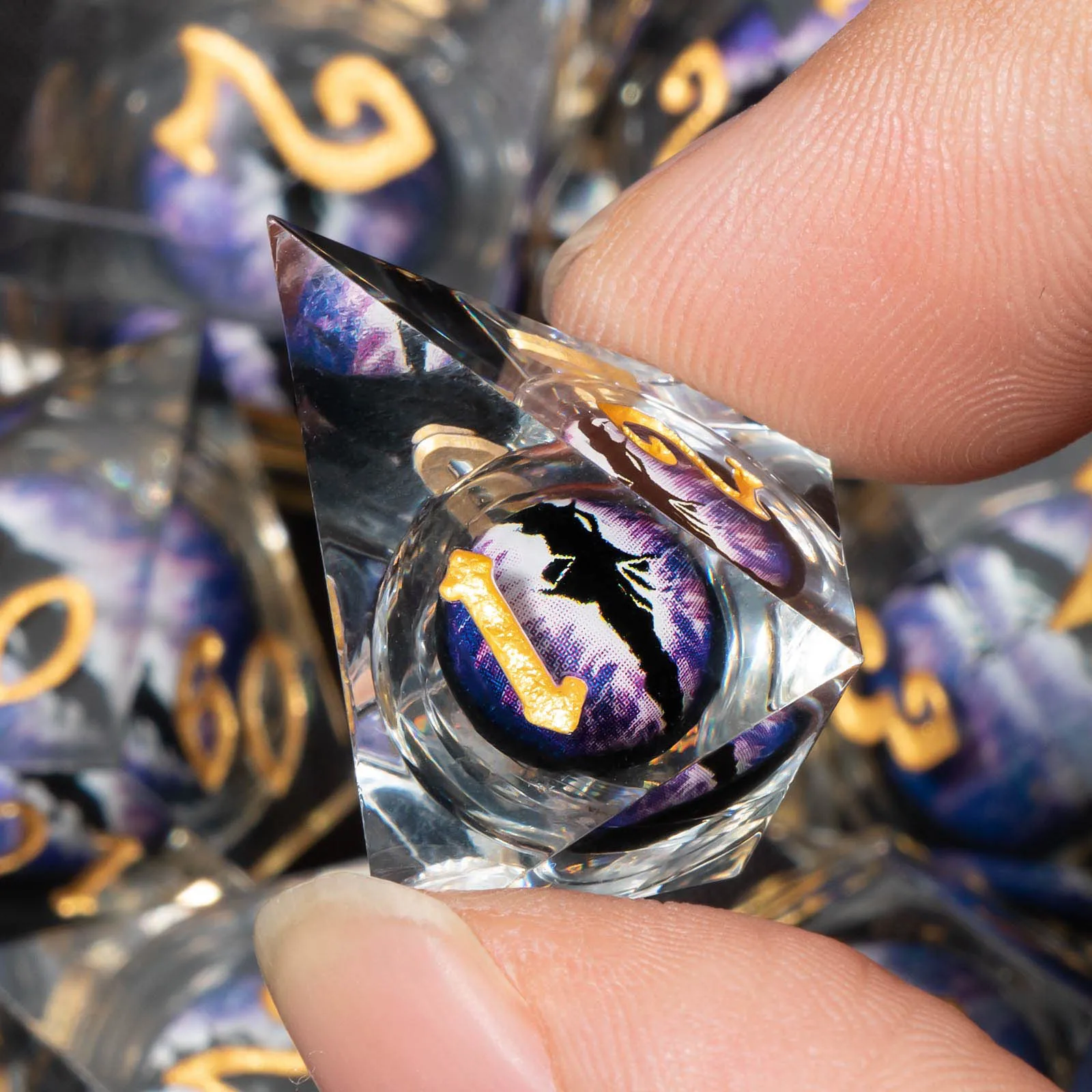 7피스 DND 액체 주사위 세트 날카로운 가장자리가 있는 수제 디자이너 수지 주사위, 던전 및 드래곤 RPG 탁상 게임에 적합