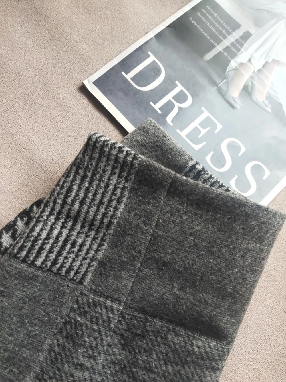 パッチワーク格子柄厚手スカート レディース 2025秋冬 レトロ ハイウエスト ウール ペンシルスカート シック スリムフィット 多用途スカート