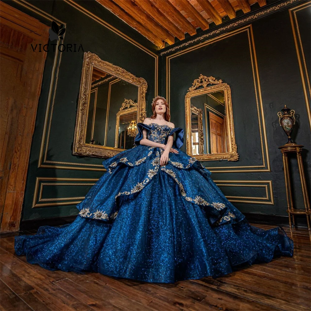 

Удивительное темно-синее платье принцессы Quinceanera, 2025 г., бальное платье с золотыми аппликациями и оборками из бисера, мексиканские платья 15 лет по индивидуальному заказу