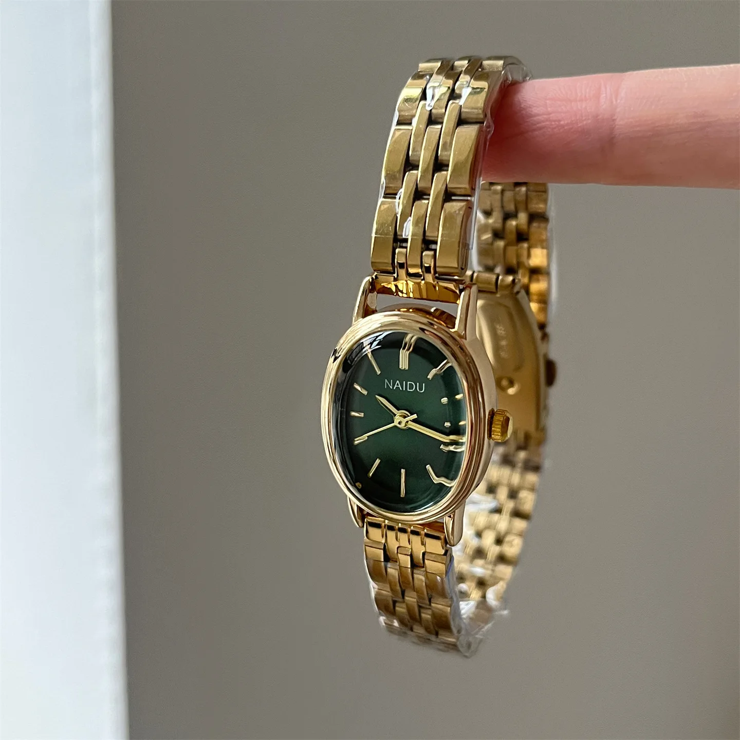 ساعة نسائية بمينا بيضاوي، ساعة يد نسائية كاجوال وفاخرة، مجموعة راقية من الساعات، هدية نسائية.