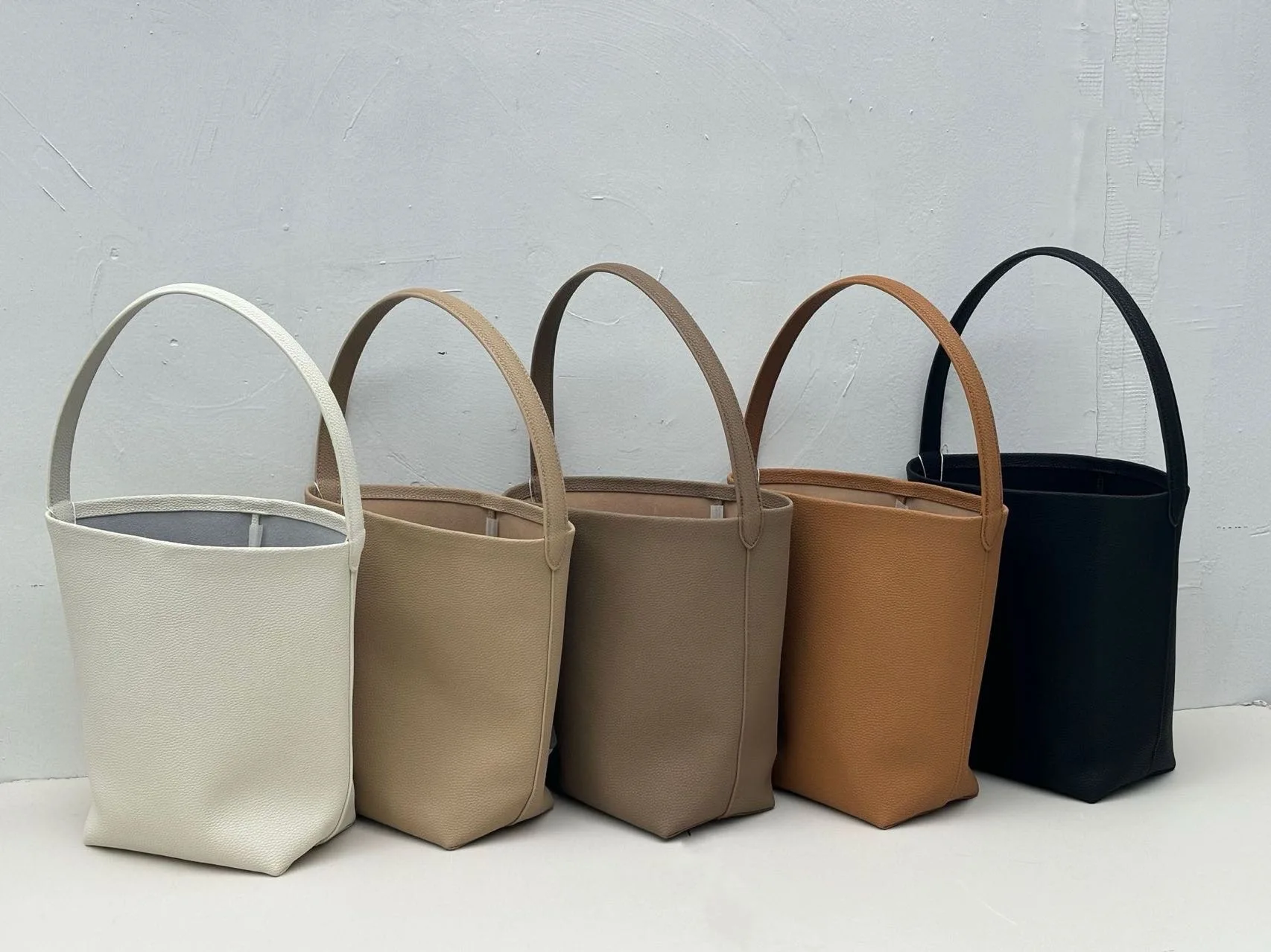 

High Quality Classic Water Bucket Bag Lychee Patterned Top Layer Cowhide Shoulder Bag Women's Commuting Bag Large Capacity