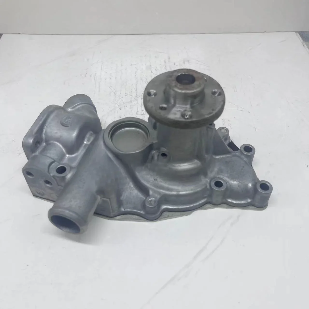 

z Machinery Engine Parts 3LD1 For Water Pump 3LD1 Engine Repair Parts For Isuzu