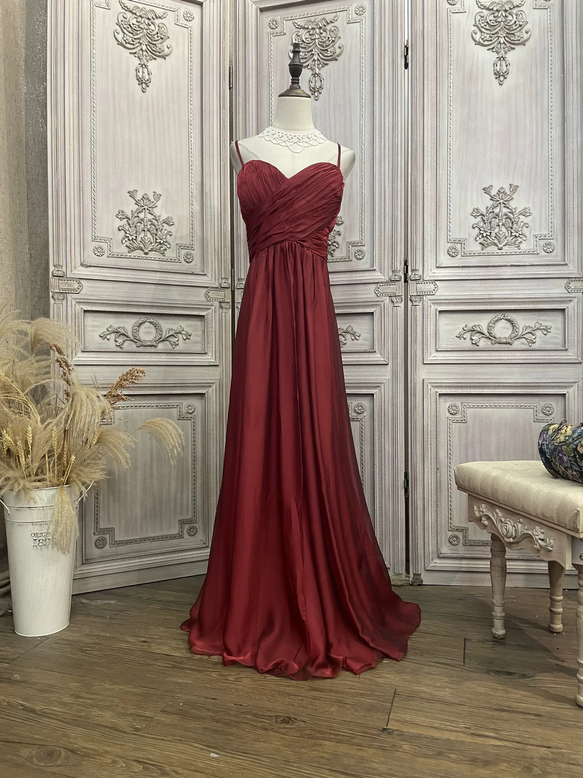 Burgundy Spaghetti Strap Evening Dress Sweetheart Floor Length Pleated Backless Annual Meeting Host Elegant Party Bride Gowns