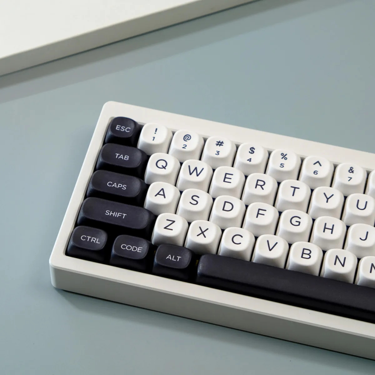 

MOA Minimalist Black And White 129Keys PBT Material MOA Profile Dye Sublimation Keycaps Set For MX Switch GK75 GK96 Keyboard