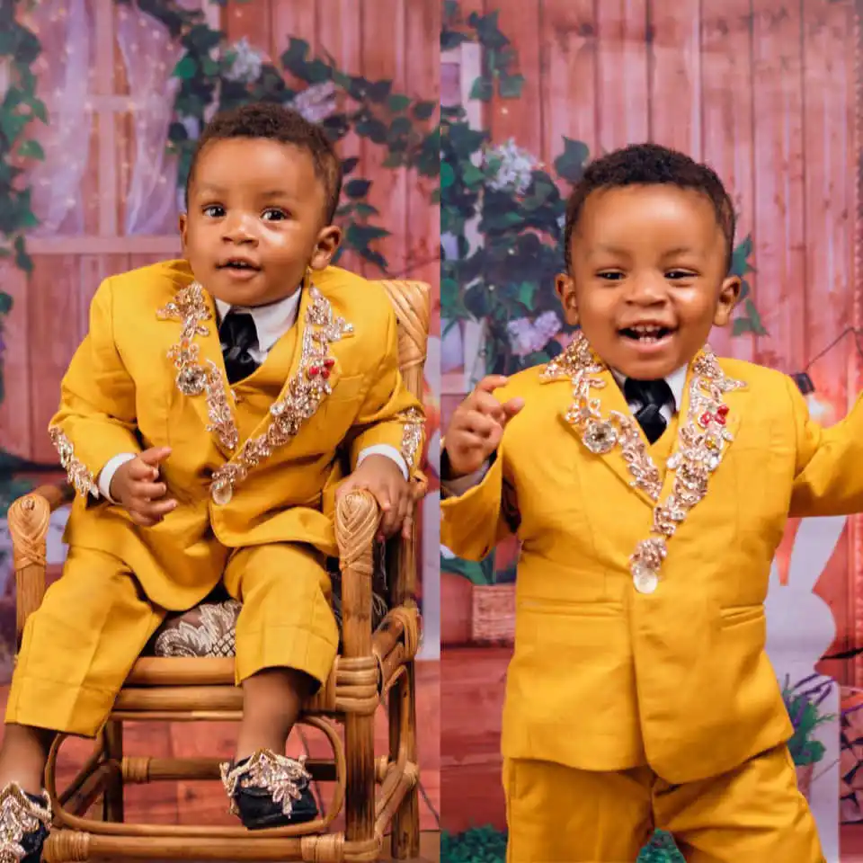 

Luxury Beads Child Boy Dinner Tuxedos Crystal Little Kids Costume Wedding Party Prom Pants Suits Birthday Wear 3 Pieces Customiz