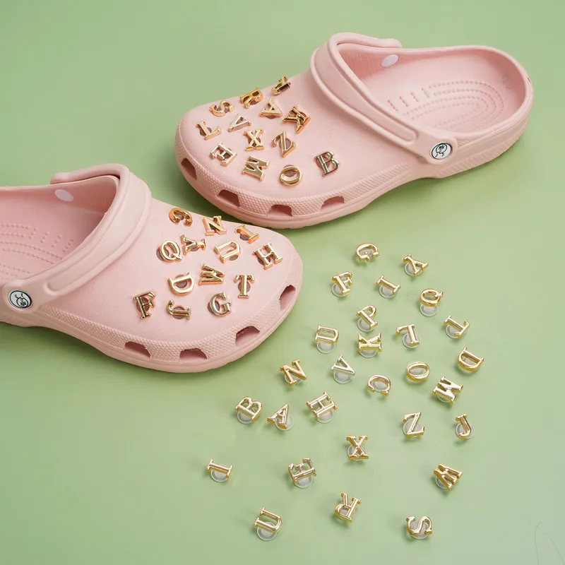 26 Piece Golden Metal English Letters Charms Designer DIY Shoes Decaration for Hole Jibbi Clogs Kids Boys Women Girls Gifts