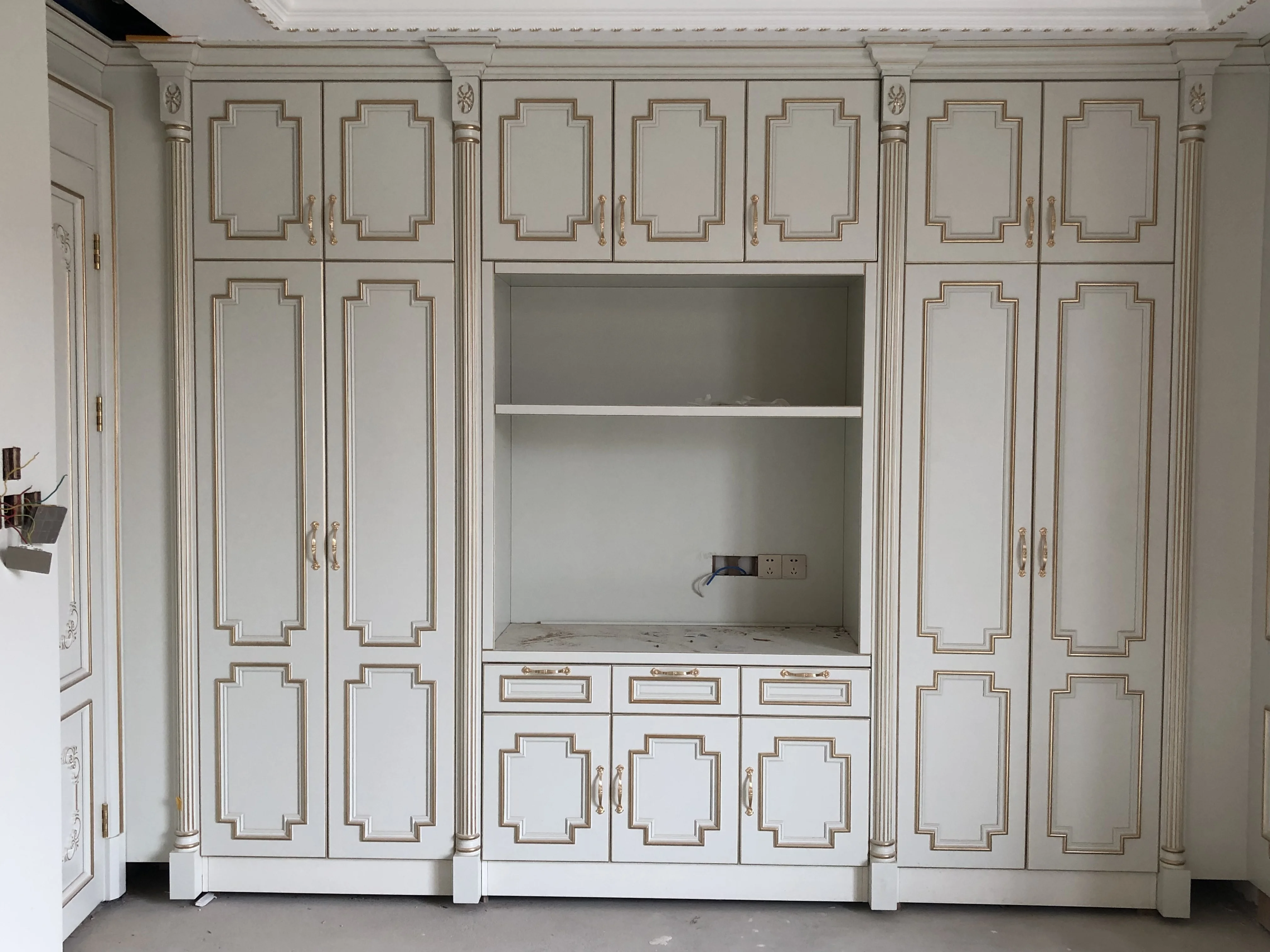 

Solid Wood Wardrobe/Closet