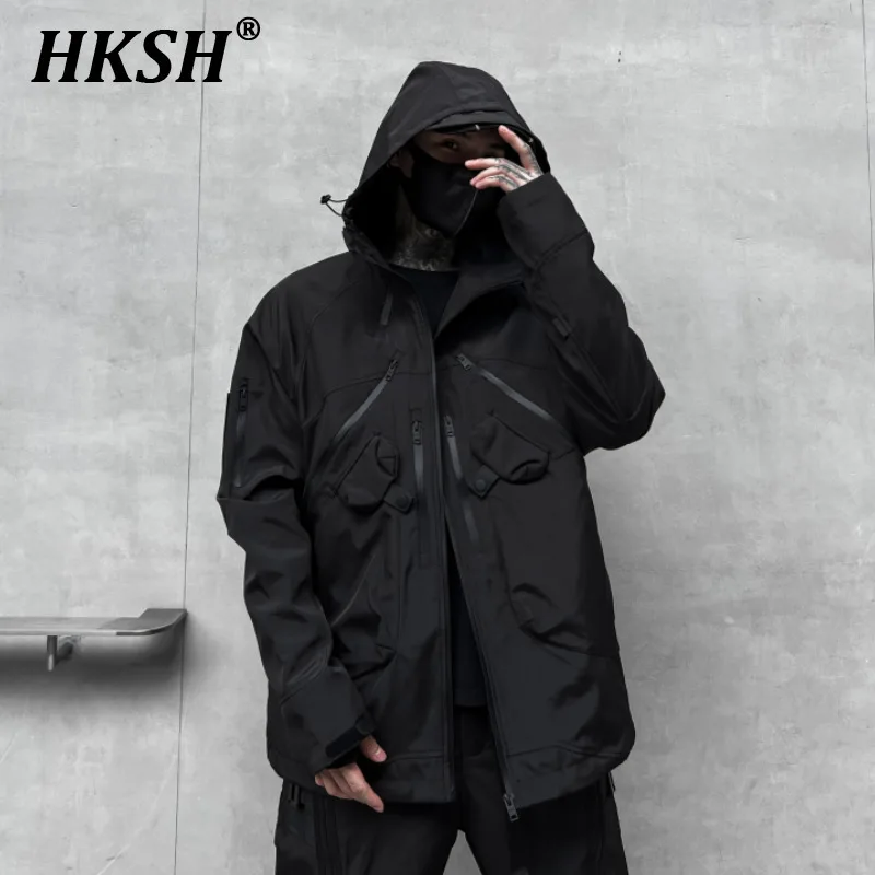 

HKSH Spring Autumn Winter New Dark Style Men's Tide Loose Hooded Jacket Trendy High Street Fashion Leisure Tactical Coats HK1334