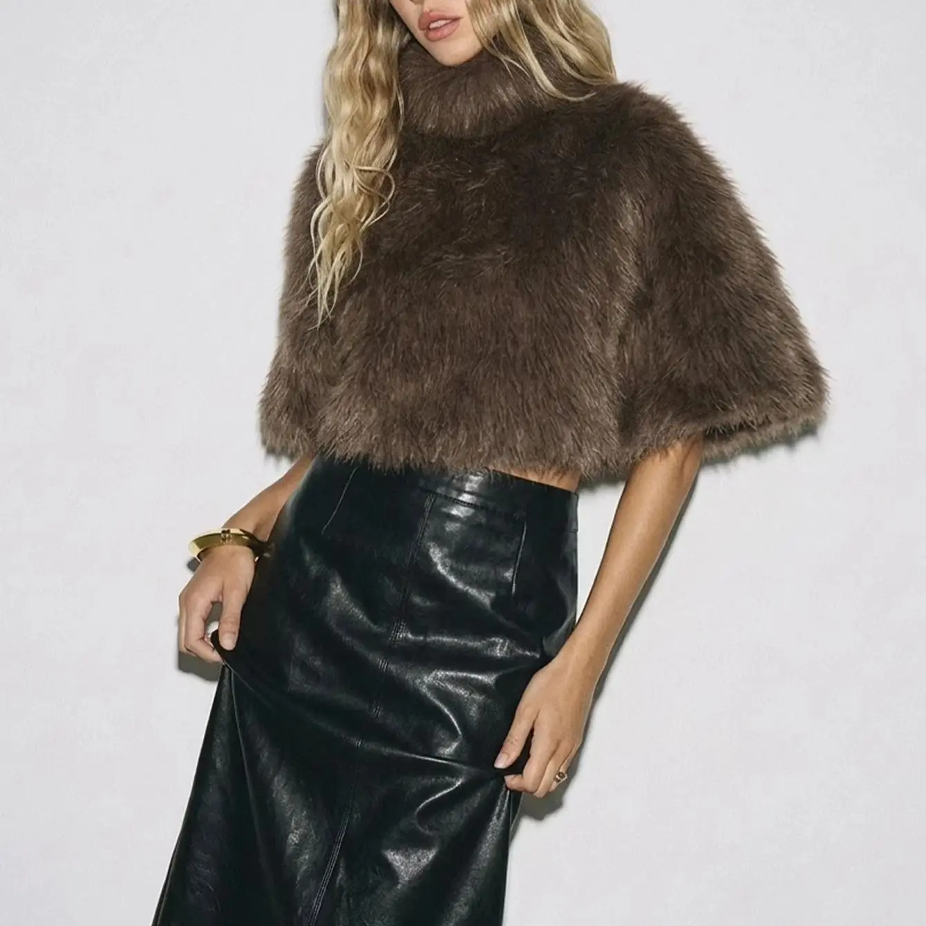 LIMO High Neck Women Faux Fur Cape Shawl Short Fluffy Furry Cropped Outerwear