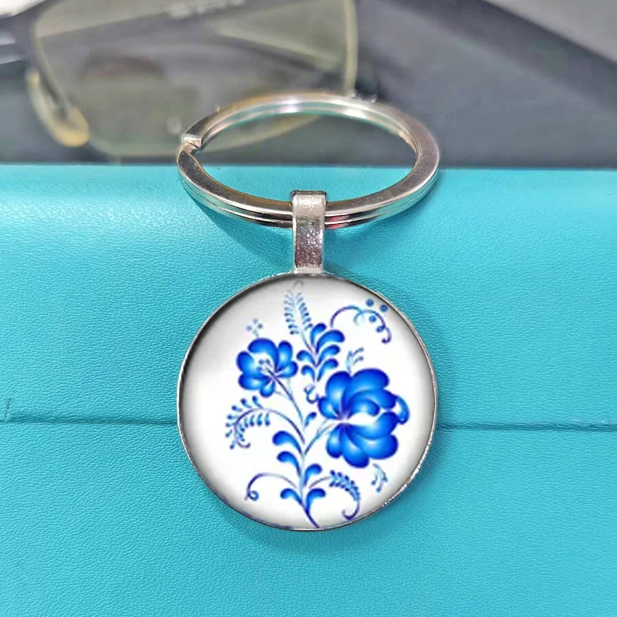 Hot Selling And Exquisite Elegant Blue Hand Drawn Floral Pattern Glass Keyring Retro Ornate Flower Art Key Holder Daily Present