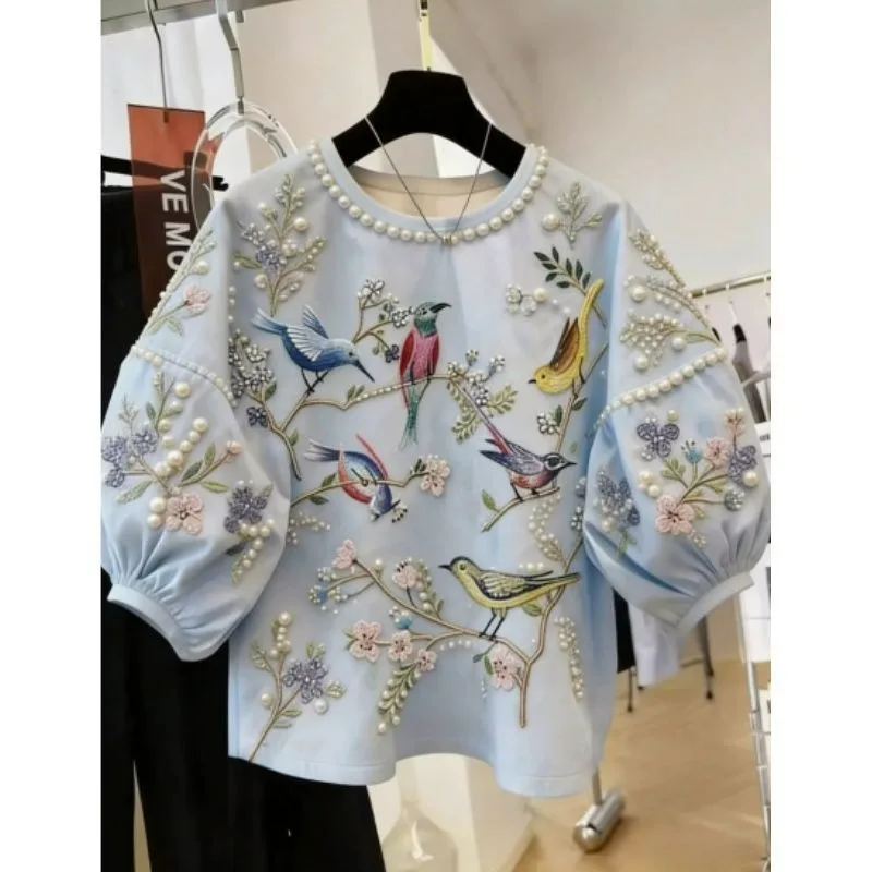 A New Large-sized Heavy Industry T-shirt with Beaded Bird Prints Featuring A High-end Feel and Fashionable Stylish Top for Women