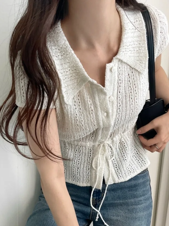 เสื้อถักคอวีผูกเอวสไตล์วินเทจใหม่ประจำฤดูร้อนปี 2025 จากทงแดมุน เสื้อสเวตเตอร์สไตล์เกาหลีสำหรับผู้หญิง ทรงหลวมทันสมัย