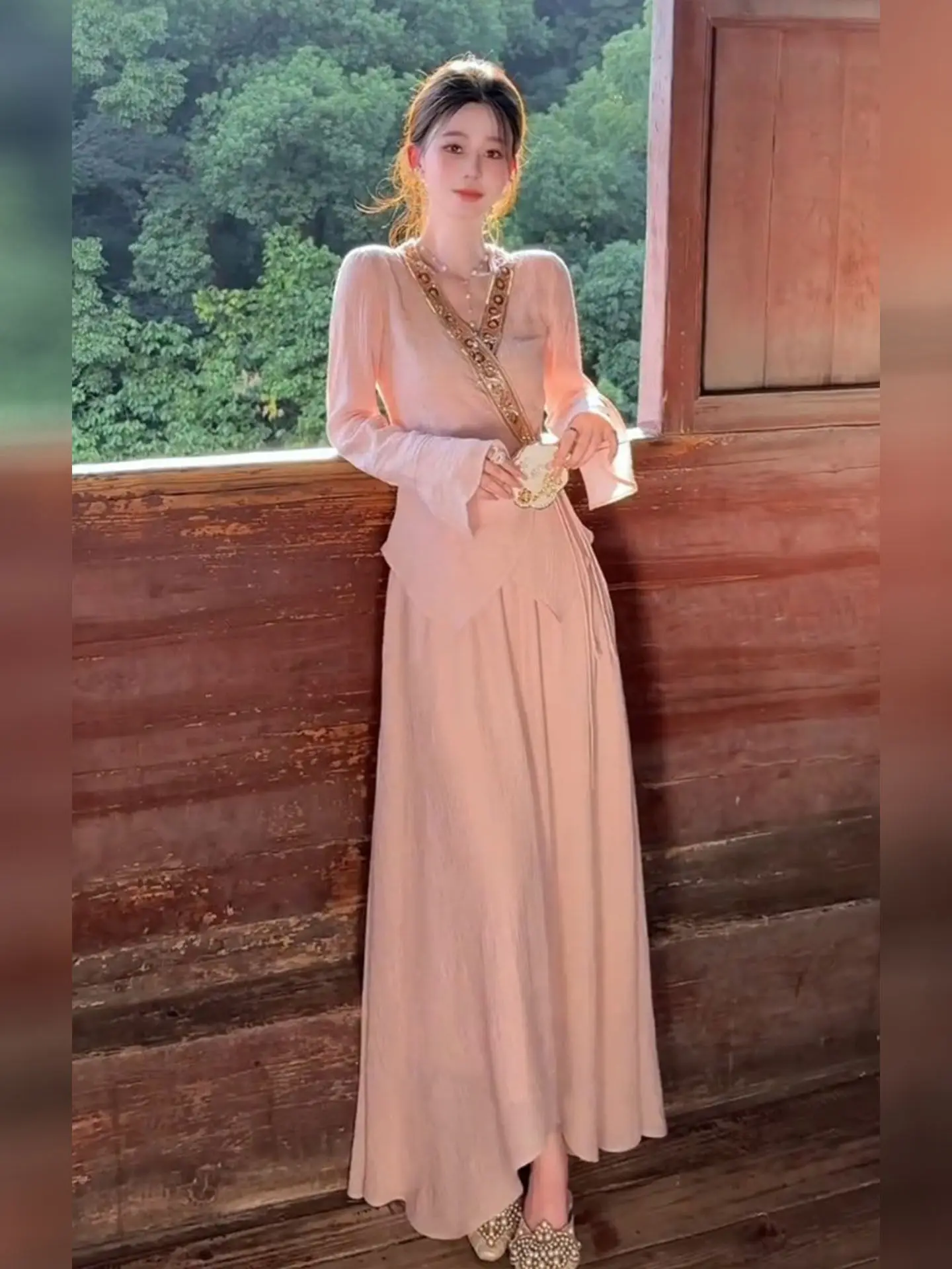 

Новый китайский модный комплект в национальном стиле: ранневесенний, изысканный, очень красивый розовый комплект из двух предметов (юбка и топ) для женщин.