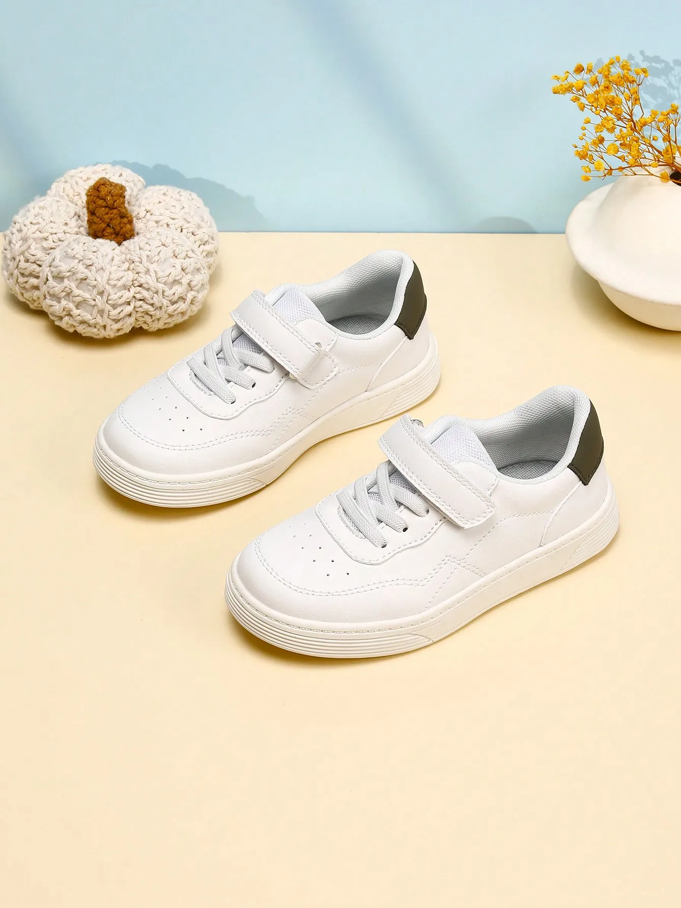 New Unisex Kids Minimalist Pure White PU Low-Top Fashion Skate Shoes, Elastic Hook & Loop Strap, Outdoor Waterproof Anti-Slip Fl