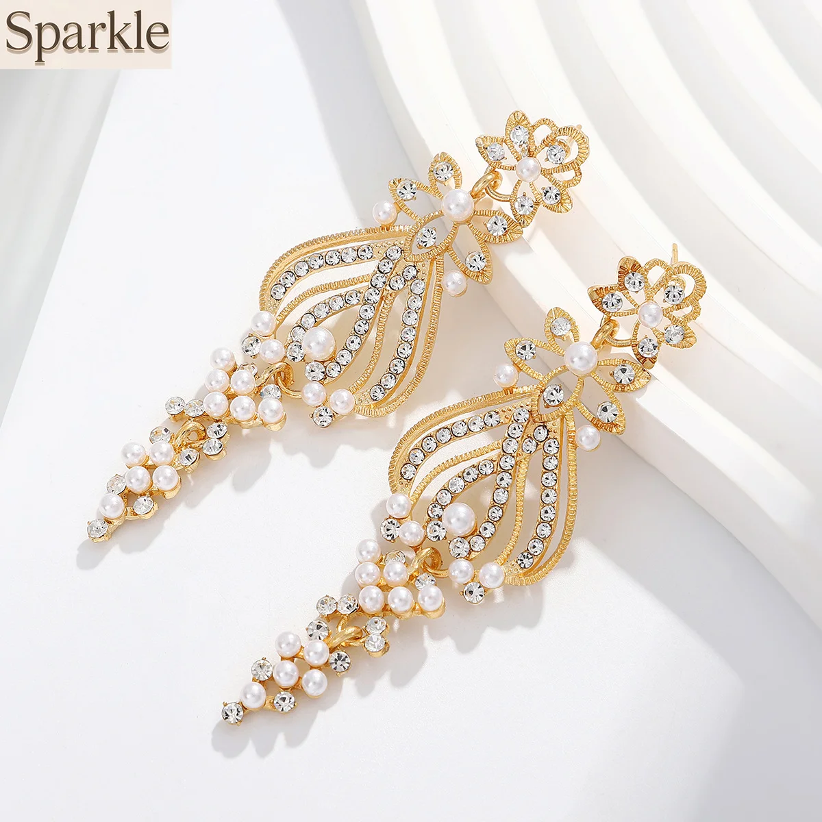 

Exquisite Gold-Plated Pearl & Rhinestone Drop Earrings Intricate Floral Design Elegant Long-Tassel For Woman Pendant Earrings
