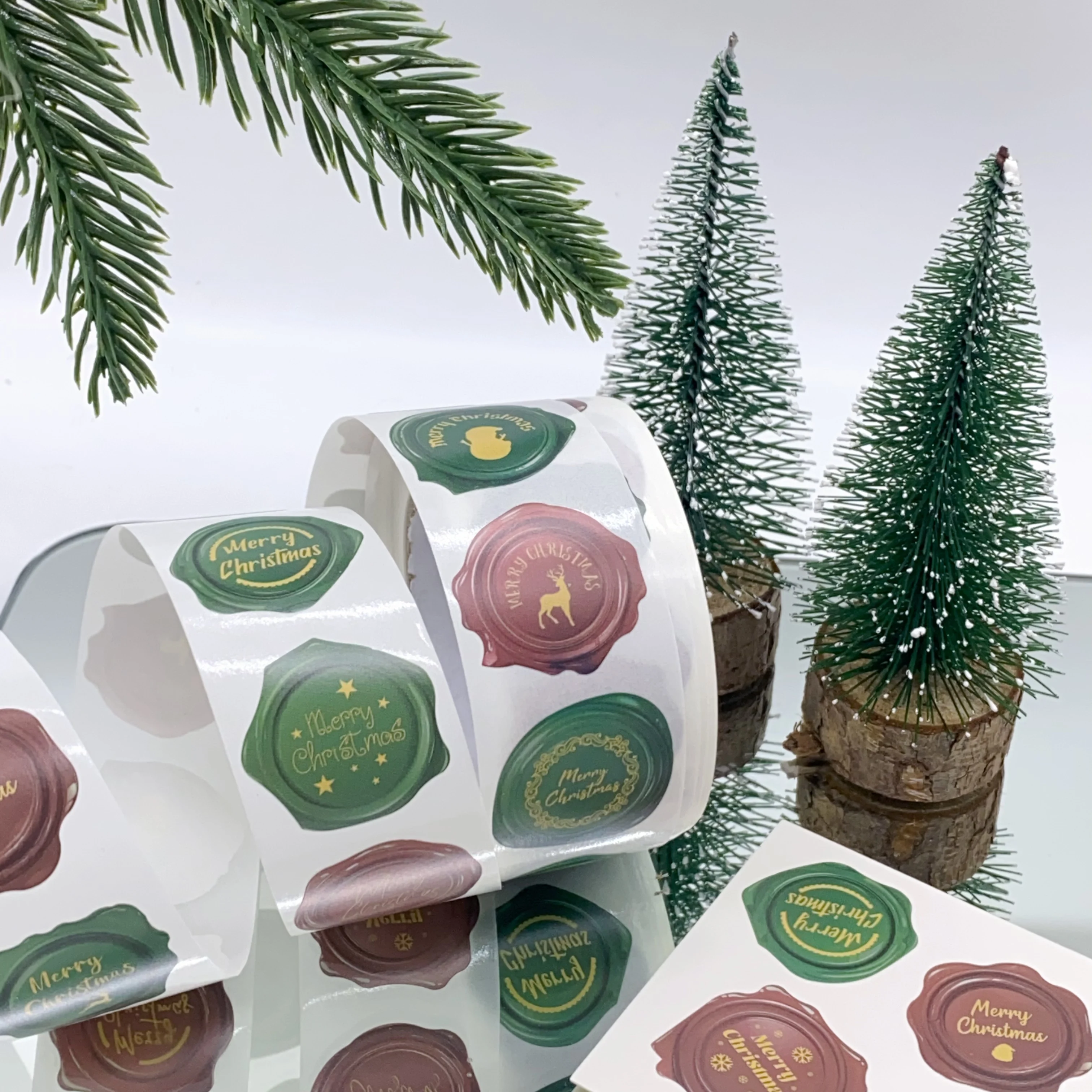 500pcs/Roll Christmas Stamp Roll Stickers Decorative Envelope Seals, Phone Cases, Water Bottles, Creative Holiday Gifts Decals