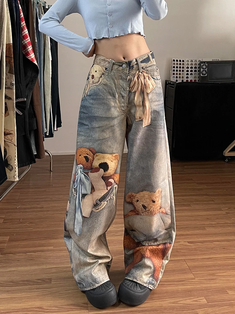 

Ретро-джинсы с американским принтом «Медведь» и иллюзионным эффектом, широкие штанины, женские, модные, в уличном стиле, свободный крой, с естественной линией талии, из денима, длинные, струящиеся, трендовые