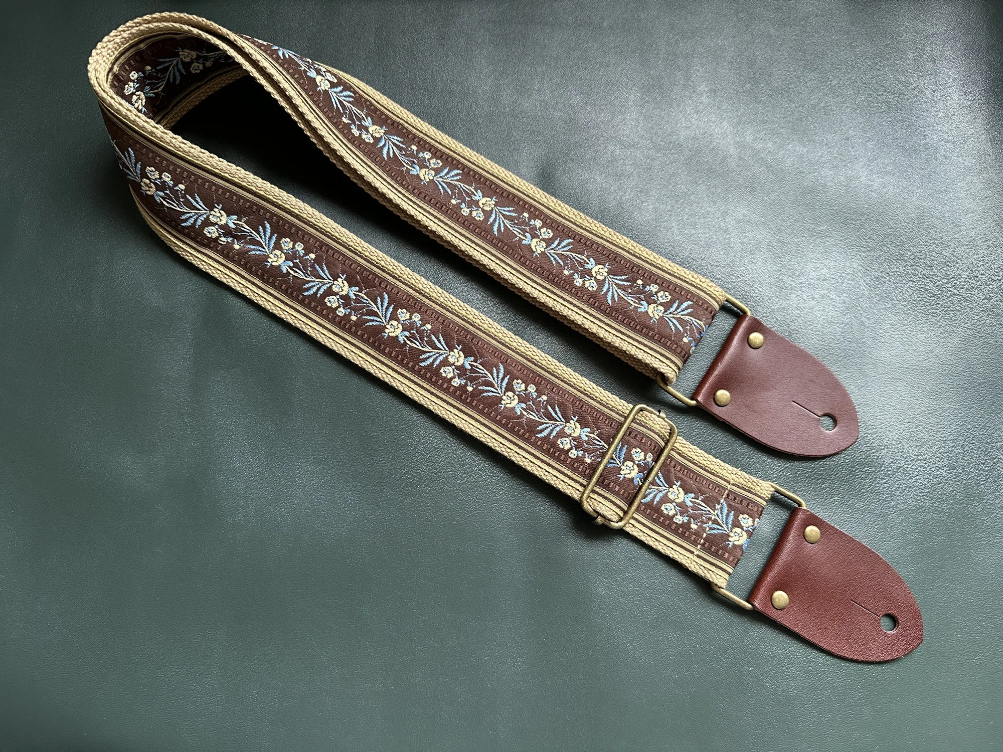 

Vintage Elegant Versatile Embroidered Universal Guitar Strap Bass Strap