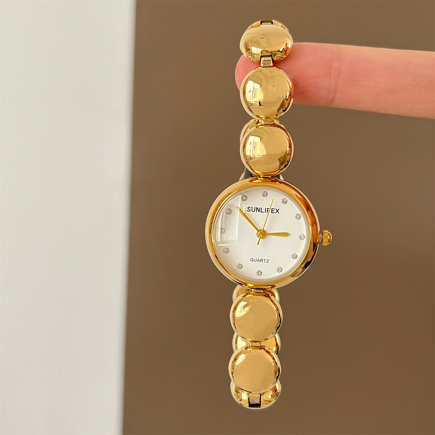 

Medieval Korean exquisite drill surface small disc watch female high value personality white Doudou watch