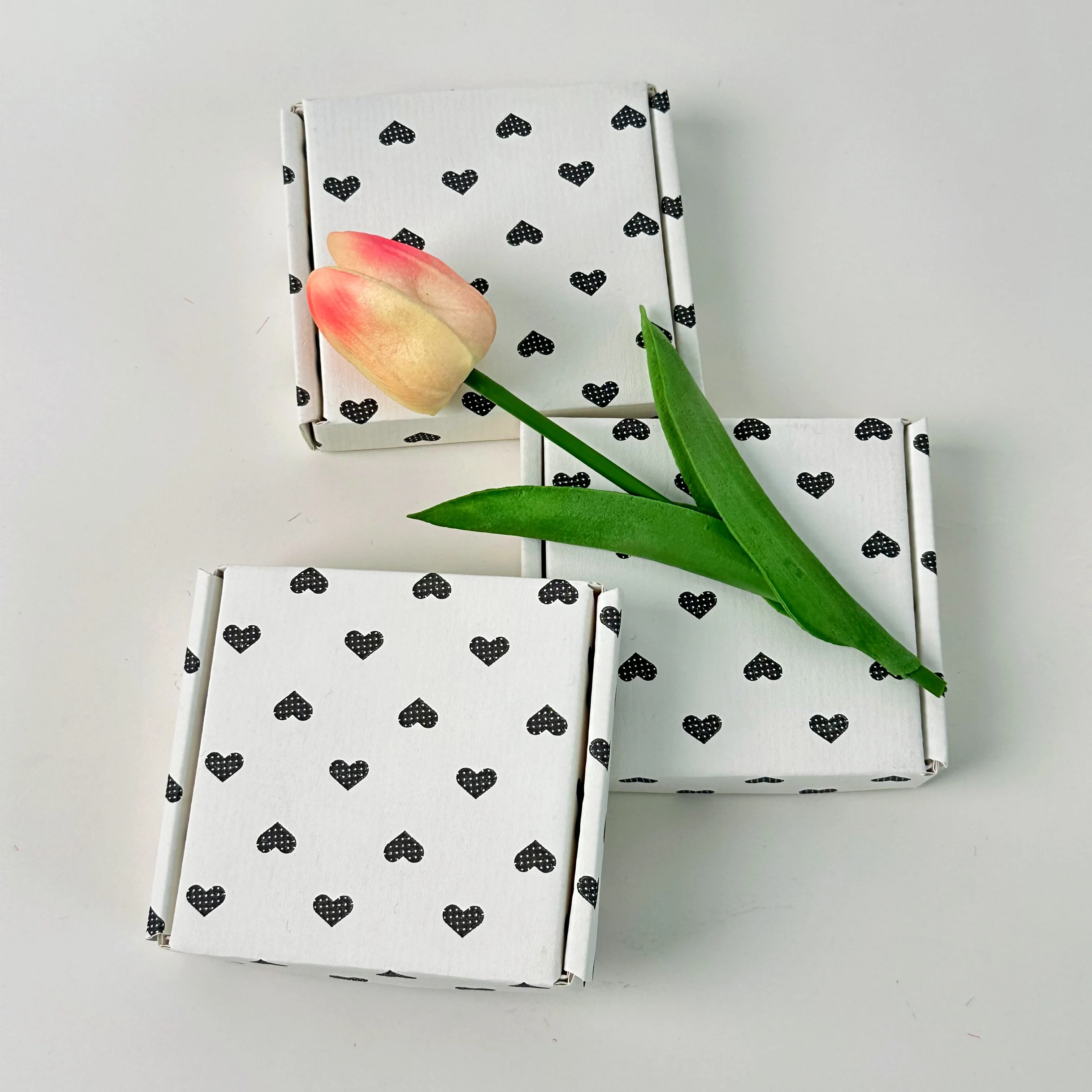 

Set of 10 blue boxes, 10 x 9 x 2 cm / 3.94 x 3.54 x 0.79 inches. Small gift boxes, universal design. Small-sized corrugated ship