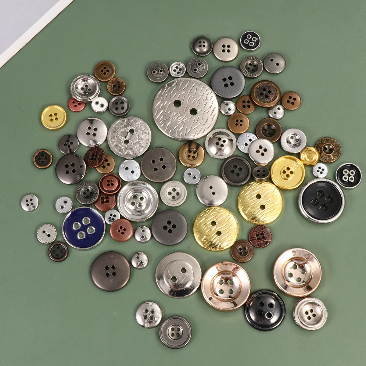 

500Pcs Handcraft Material Pack Colored Resin Buttons Unique DIY Sewing Knitting Scrapbooking Decorative Crafts for Handmade