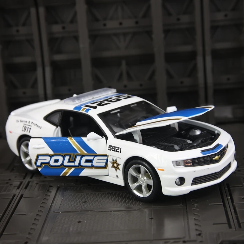 

Модель автомобиля Maisto 1:24, имитация Chevrolet Camaro SS RS, из сплава, с открывающимися дверями и капотом.