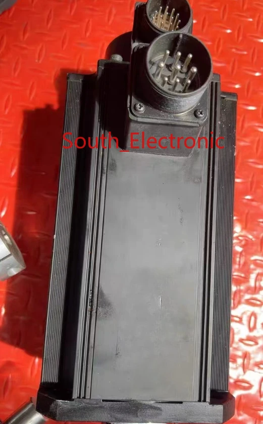 R88M-G3K020T-BS2   servo motor ,  In good working condition, free shipping  a