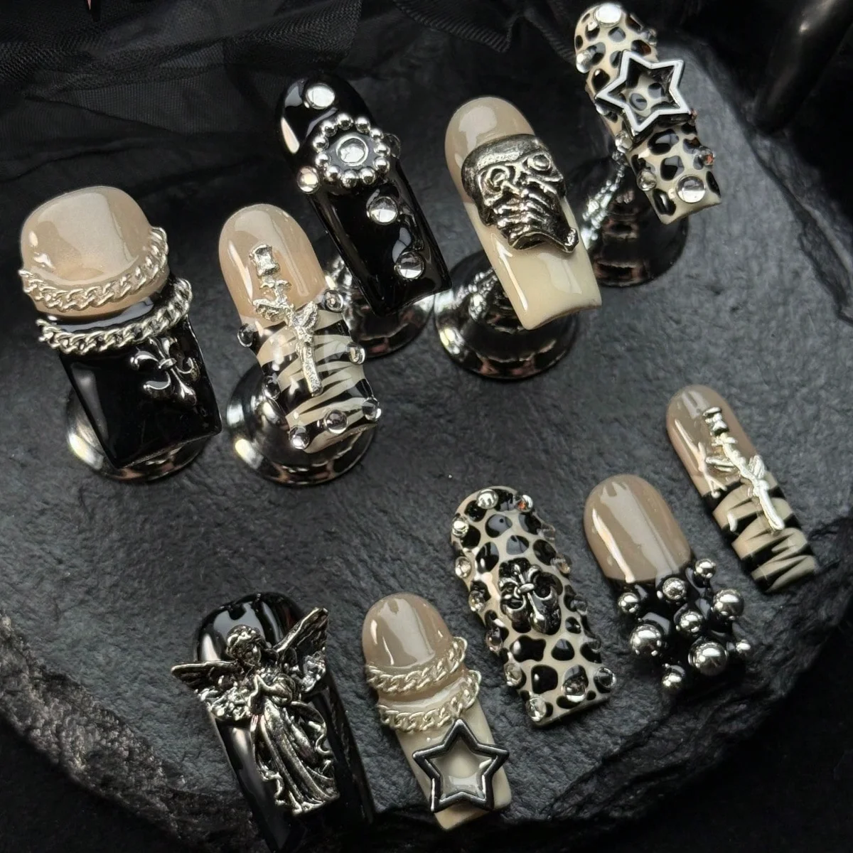 

Cute Halloween Nail Art Set, Includes 10 Handmade Acrylic Press-On Nails, Medium Square Nails, Beige & Black French Manicure, Hand-Painted Leopard Print & Asymmetric Stripes, 3D Ghost Face, Rose & Star Nail Decorations, Comes With Gel Stickers & Nail File