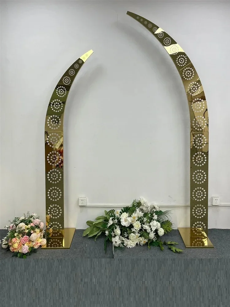 Kreativer, durchbrochen geschnitzter Goldbogen-Hintergrund aus silbernem Edelstahl im Ochsenhorn-Stil für Hochzeiten und Empfänge – Detail 4