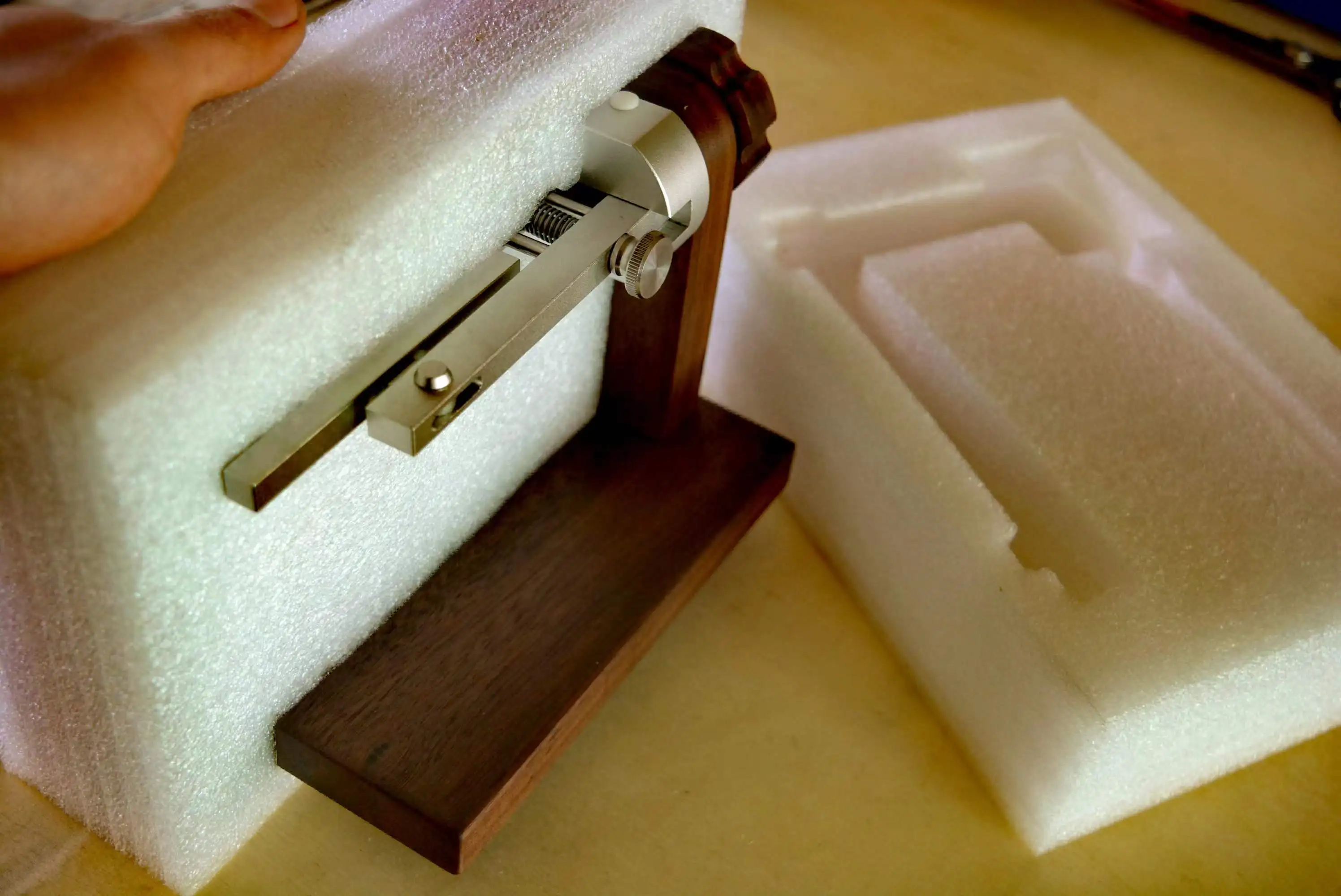 DIY Watch Band Edge Oil Clamp With Black Walnut Base Hand Leather Strap Oiling Grinding Auxiliary Clip Tools Watchband Holder