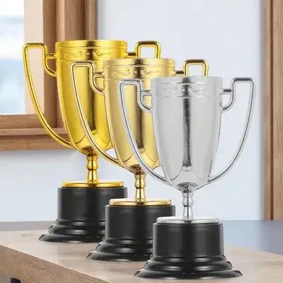 

Набор из 3 портативных пластиковых наградных кубков для соревнований, изысканные маленькие трофеи для декора, награды для легкоатлетических соревнований