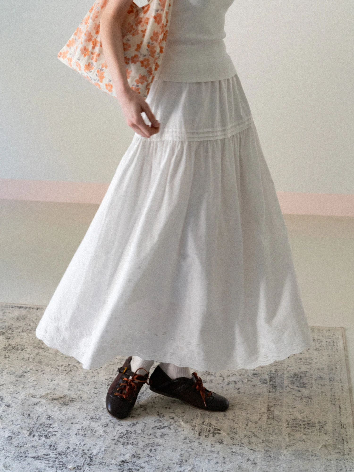 

Белая вышитая ажурная юбка А-силуэта с эластичной талией, женская, весна-лето, корейский стиль, свободная, стройнящая, средней длины