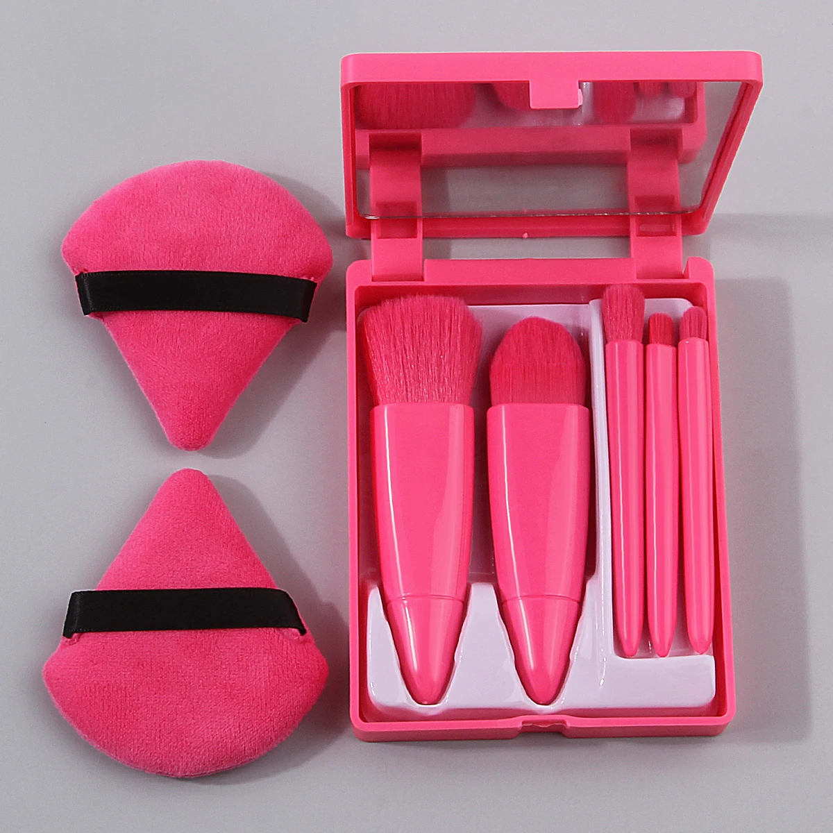 Mini ensemble de pinceaux de maquillage polyvalents, 5 pièces + 2 bouffées de poudre triangulaires + 1 outil de beauté de voyage portable avec boîte de rangement miroir