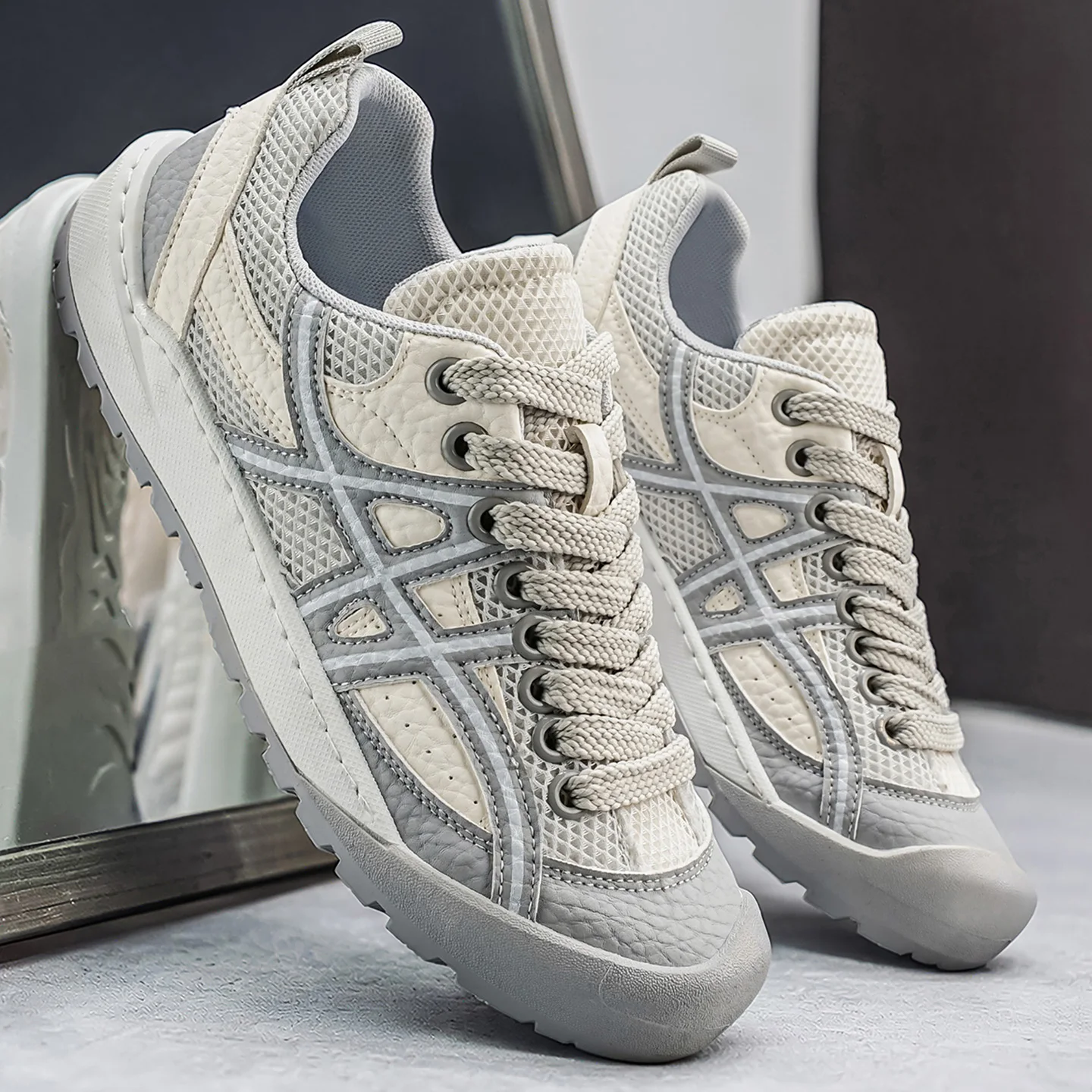Men's Breathable Mesh Casual Sneakers Retro Striped Non‑slip Rubber Sole Fashion Street‑wear Walking Shoes Size 39‑44