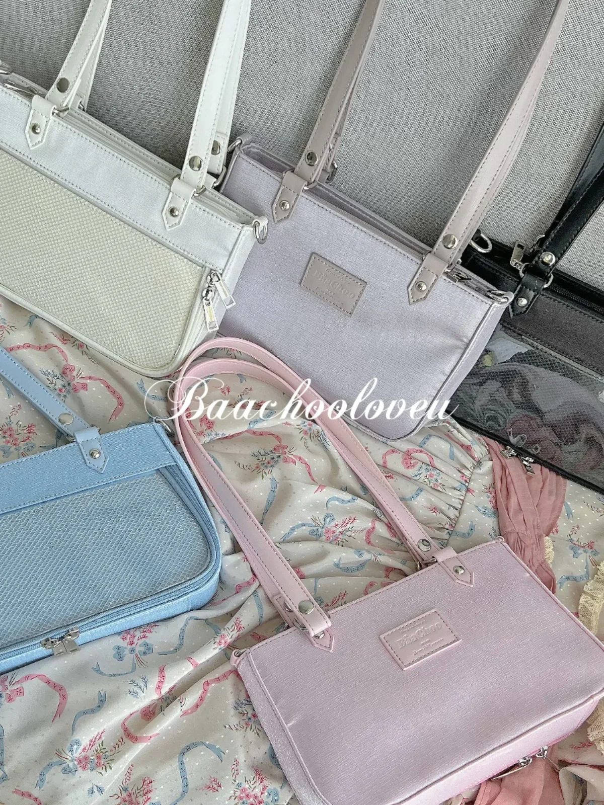 حقيبة كتف أصلية يابانية ثنائية الأبعاد ذات سعة صغيرة شفافة من Ita للتنقل اليومي على طراز الكلية حقيبة كتف من الساتان