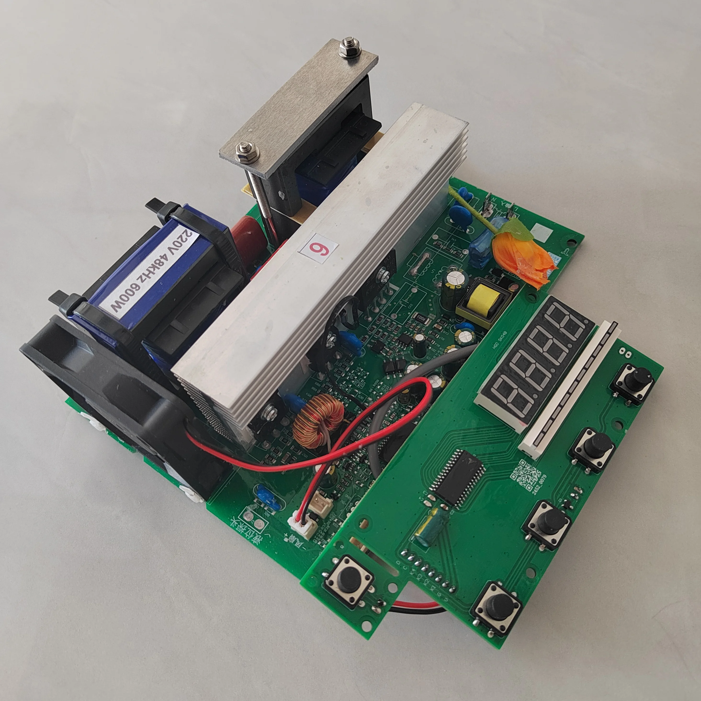 25 كيلو هرتز 900 واط مولد بالموجات فوق الصوتية الرقمية PCB للمنظف بالموجات فوق الصوتية الصناعية