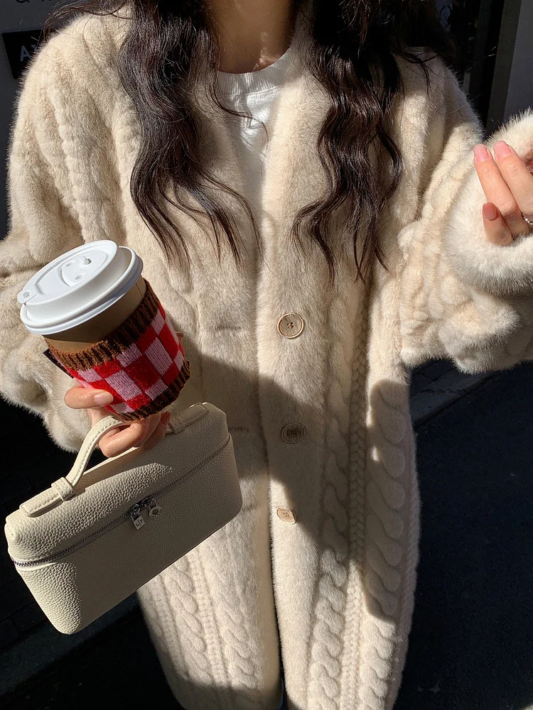 2024 Thicken Long Faux Fur Coat Ladies Faux Fur Coats Winter Oneness Paris fashion Mid-Length Warm Women Artificial minkt hair