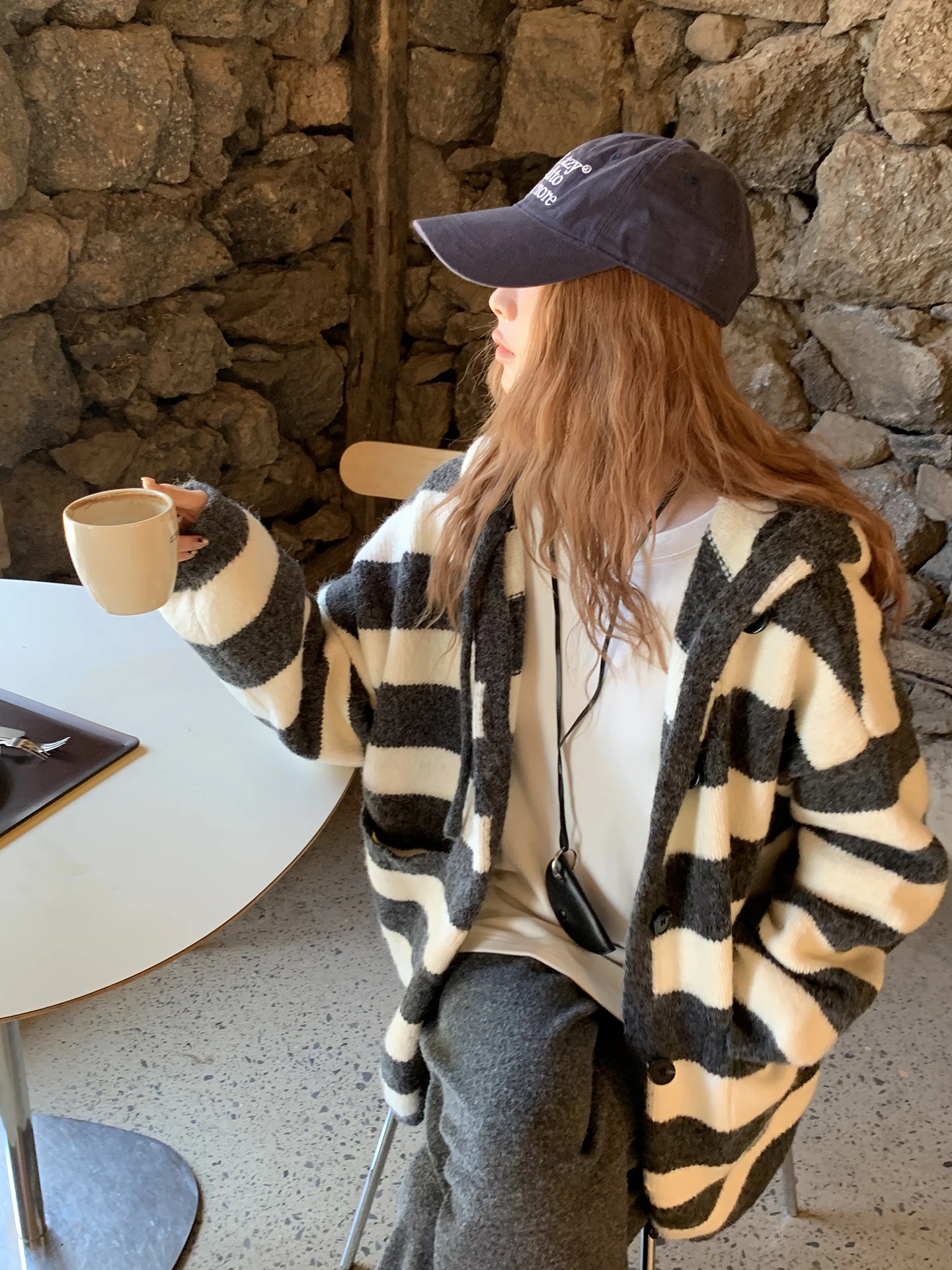 

Красный шерстяной вязаный открытый кардиган знаменитостей, женская корейская одежда ранней осени, длинный свободный свитер в полоску с капюшоном...