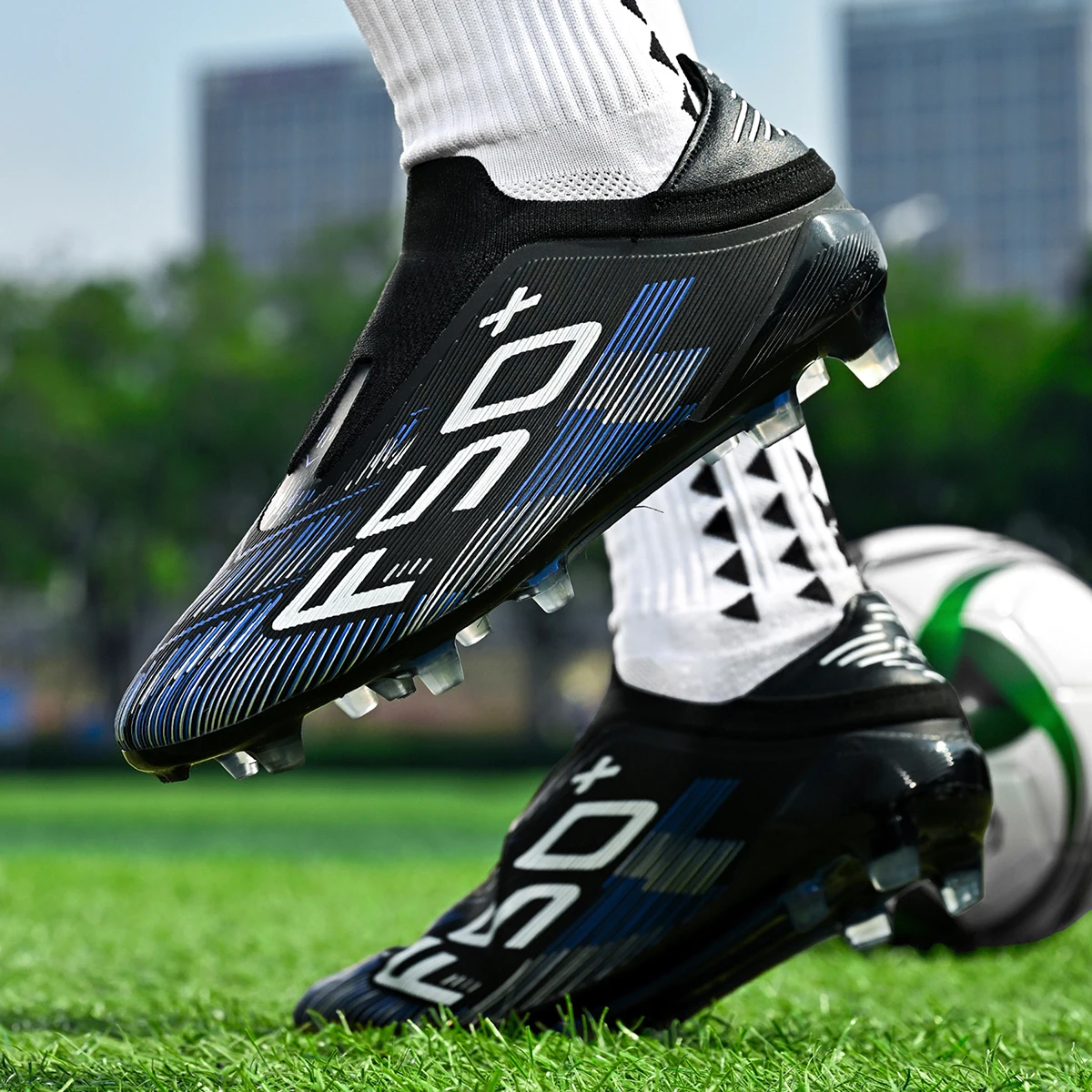 New Men Soccer Shoes Cleats Women High-quality Hot Sale Football Boots Ultralight Professional Futsal Unisex TF/FG Sneakers