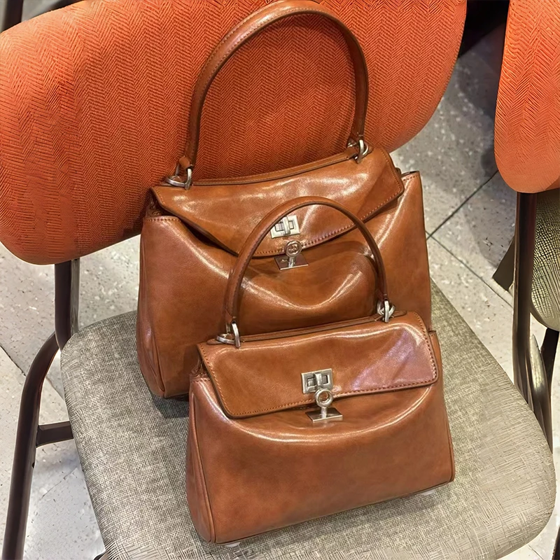 

Luxury Vintage Brown Waxed Leather Shoulder Bag Brand Large Capacity Lock Flap Handbag Genuine Leather Women's Underarm Tote Bag