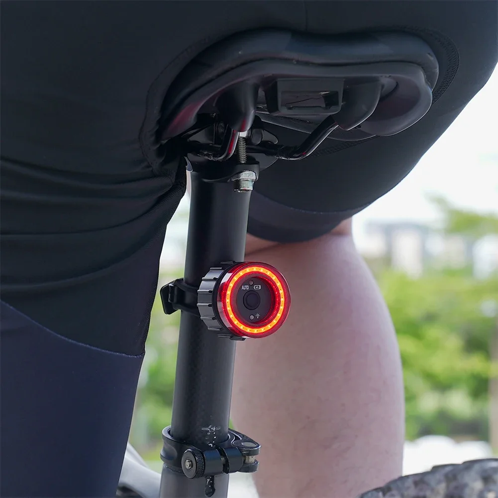 Enquêter arrière de vélo clignotant multifonction haute visibilité, chargement USB, capteur de frein, feux arrière VTT, lampes de vélo de route